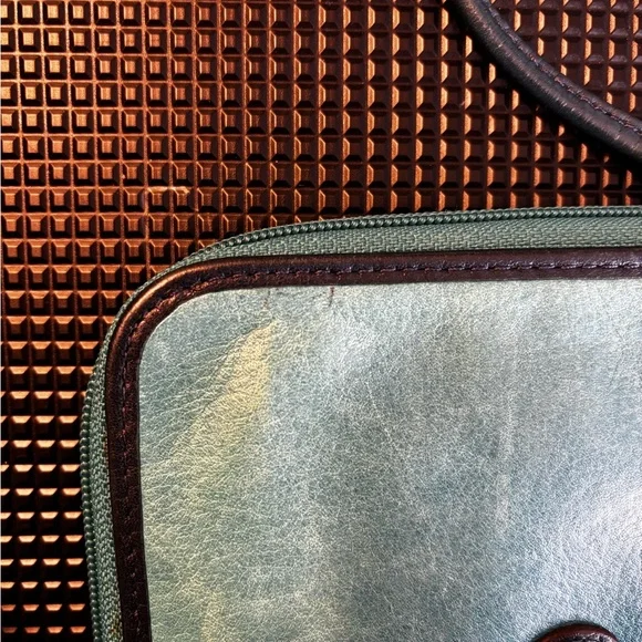 FOSSIL Multicolor Scalloped Design Wristlet - Picture 6 of 10